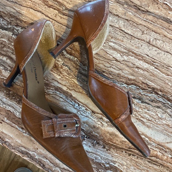 2/$25. Pierre Dumas flexibles Brown synthetic leather pumps in size 7. - Picture 5 of 9